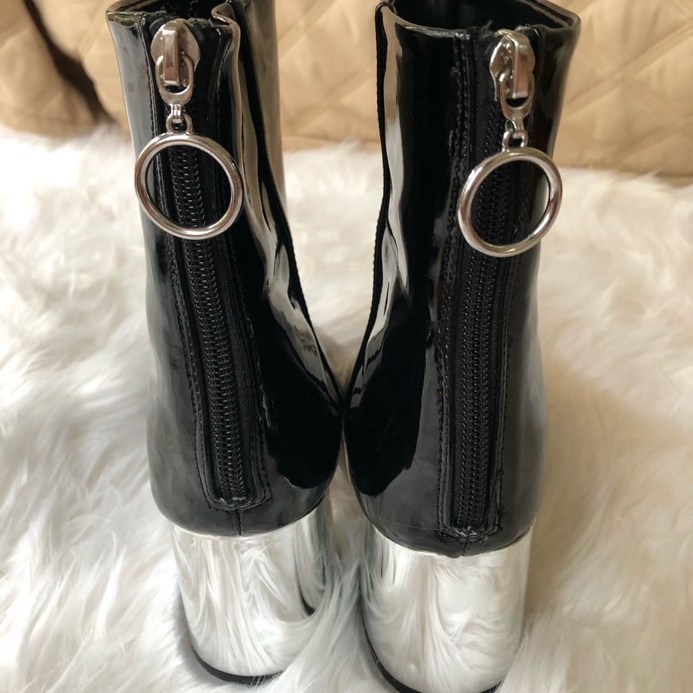 PLEATHER BOOTIES